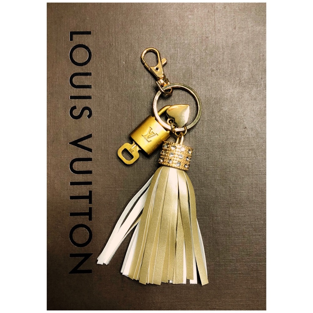 Keychain with authentic LV lock & key set - Picture 1 of 3